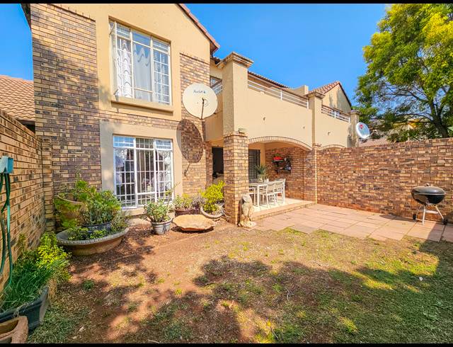 3 BEDROOM DUPLEX FOR SALE IN DIE HOEWES